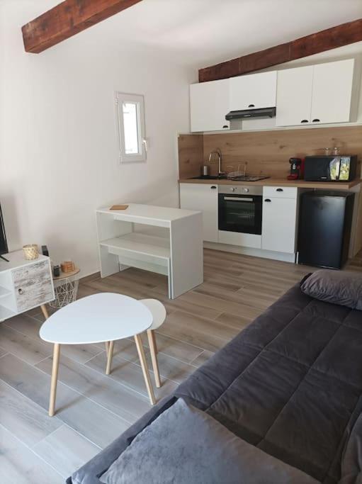 דראגיניאן Studio Meuble Climatise Avec Terrasse מראה חיצוני תמונה